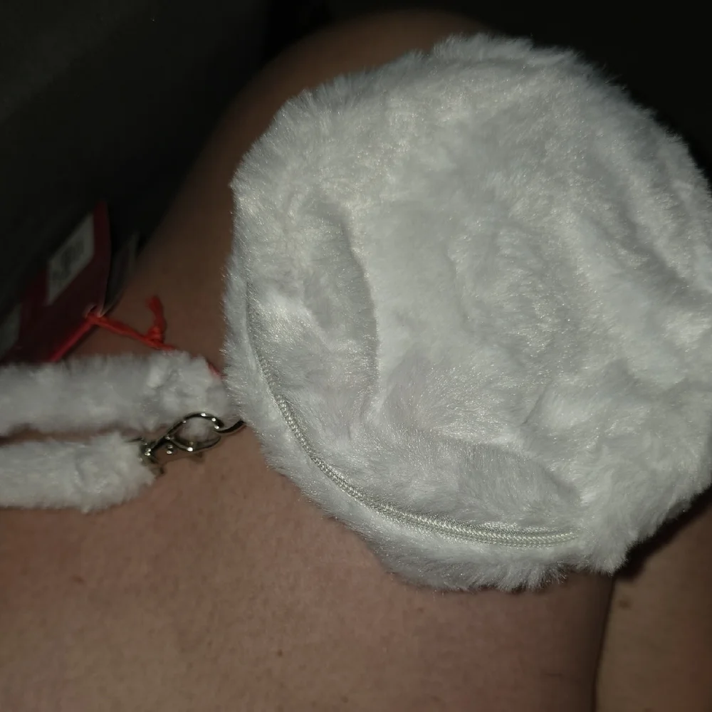 (J21) Hello Kitty White and Red Kids Accessory
